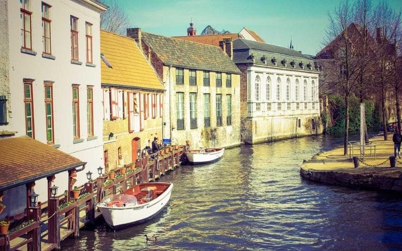 10 Sumur Wakaf Mengalirkan Air Bersih untuk 3 Desa Terpencil